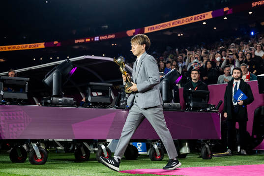 Aya Miyama with the World Cup trophy