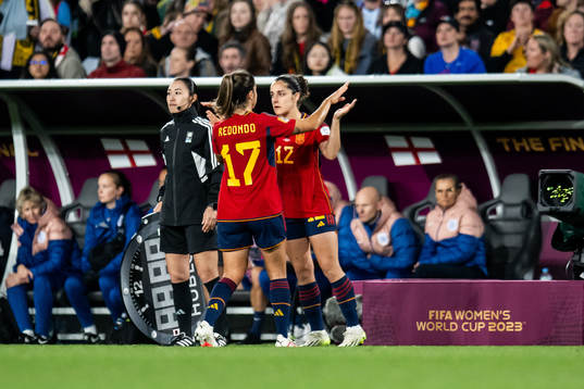 Substitution between Alba Redondo and +s12+ of Spain