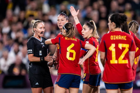 Players of Spain reacts against referee Tori Penso