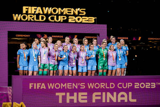 Players of England poses with their silver medals