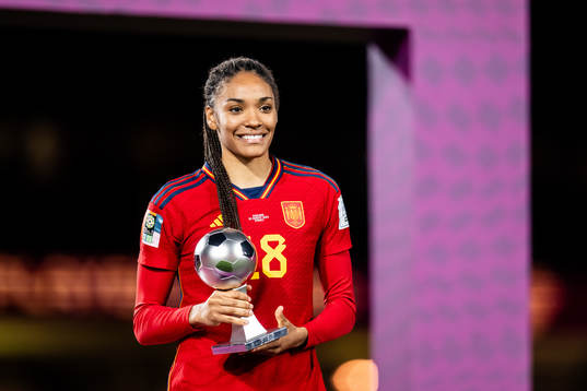 Salma Paralluelo of Spain with a award