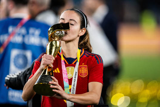 Aitana Bonmati of Spain celebrates with the trophy