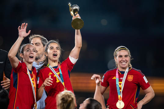 Aitana Bonmati, Alba Redondo and Mariona Caldentey of Spain