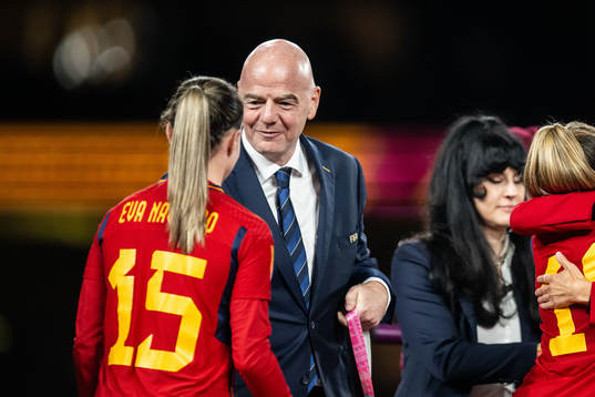 FIFA president Gianni Infantino and Eva Navarro of Spain