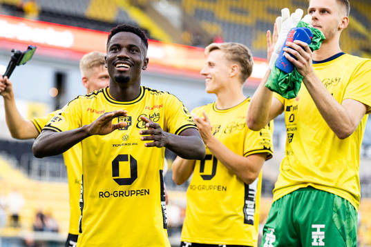 Elfsborgs Michael Baidoo tackar publiken