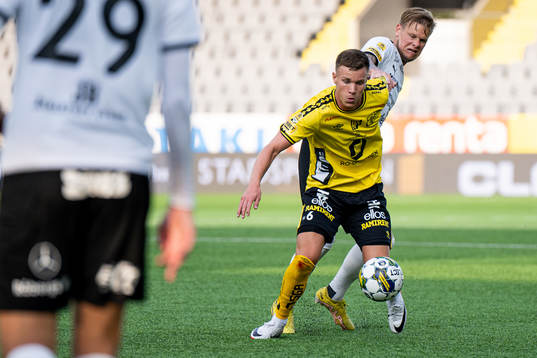 Elfsborgs Andri Fannar Baldursson och Mjällbys David