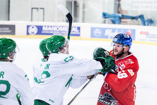 Felix Nilsson of Rögle and Max Renner of Augsburger Panther