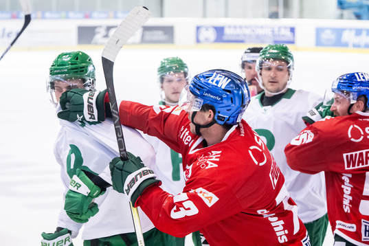 Felix Nilsson of Rögle and Matthew Puempel of Augsburger