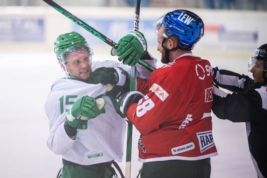 Simon Ryfors of Rögle and Max Renner of Augsburger Panther