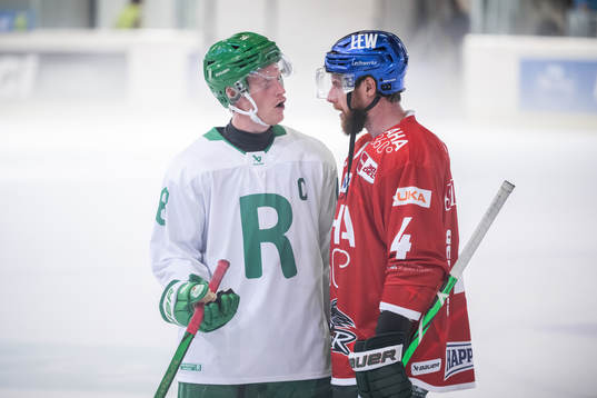 Anton Bengtsson of Rögle and Jordon Southorn of Augsburger