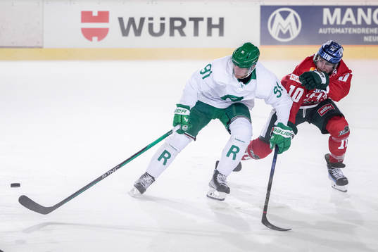 Adam Tambellini of Rögle and Chris Collins of Augsburger