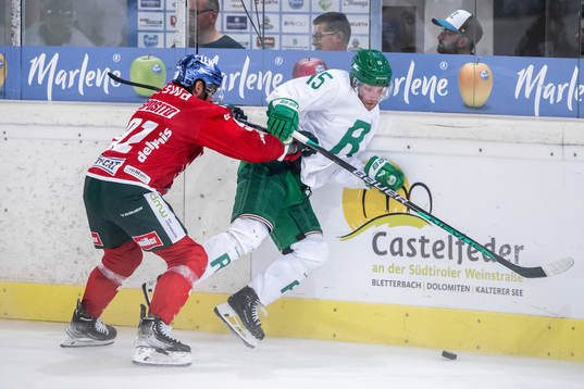 Jere Karjalainen of Augsburger Panther and Simon Ryfors of