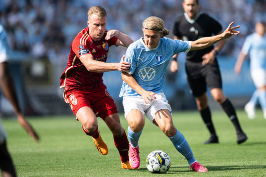Djurgårdens Rasmus Schuller och Malmö FFs Sebastian Nanasi