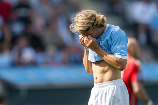 Malmö FFs Sebastian Nanasi deppar