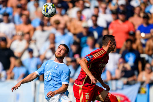 Malmö FFs Gabriel Busanello coh Djurgårdens Haris
