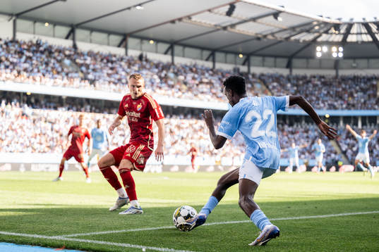 Djurgårdens Piotr Johansson och Malmö FFs Taha Ali