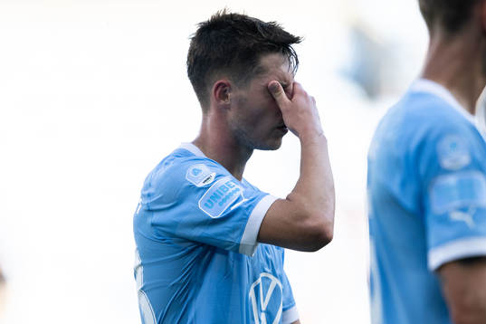 Malmö FFs Lasse Berg Johnsen deppar