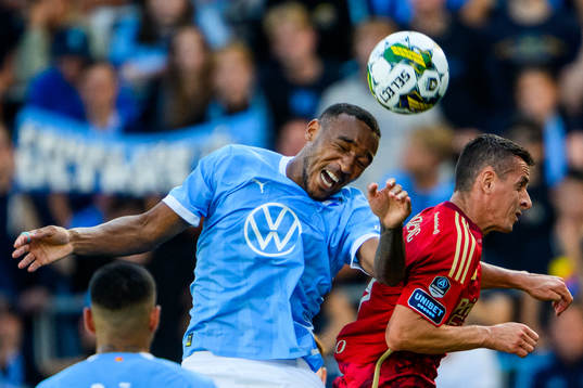 Malmö FFs Derek Cornelius och Djurgårdens Haris Radetinac