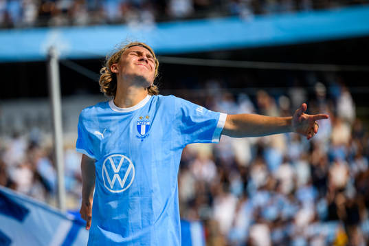 Malmö FFs Sebastian Nanasi deppar