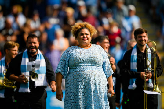 Malmö Symfoniorkesters Loulou Lamotte framför Malmö FFs