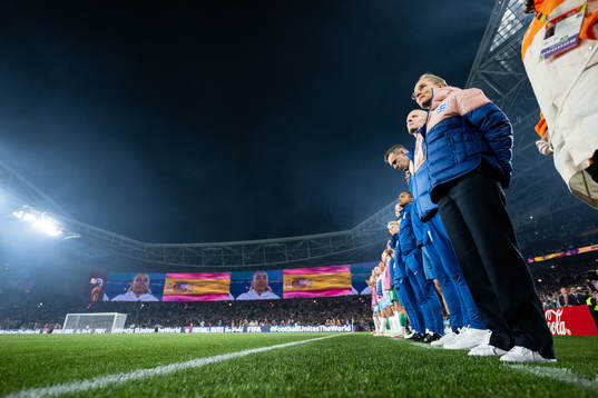 Head coach Sarina Wiegman of England