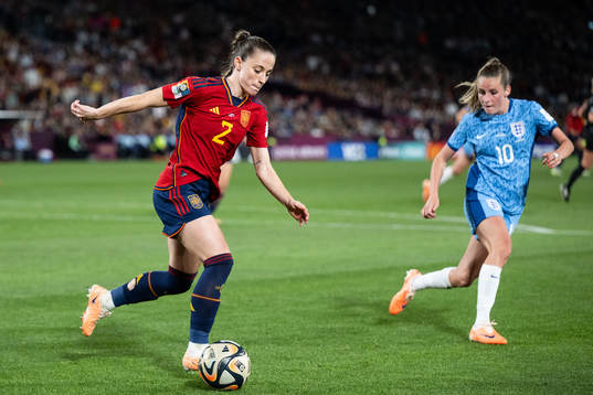 Ona Batlle of Spain and Ella Toone of England