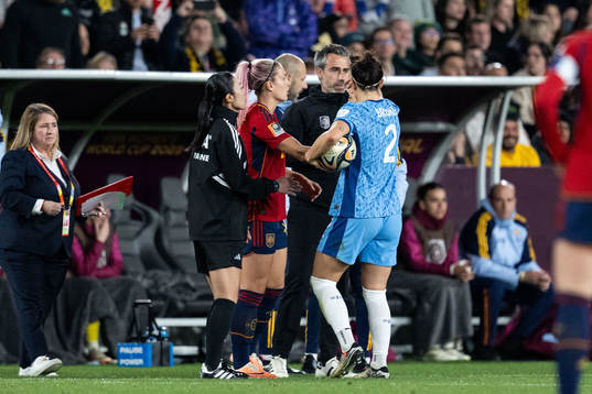 Alexia Putellas and Head coach Jorge Vilda of Spain in
