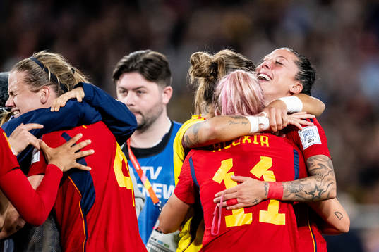Alexia Putellas and Jennifer Hermoso of Spain celebrates