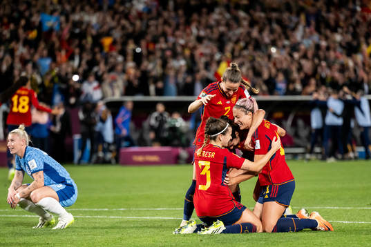 Teresa Abelleira, Ona Batlle and Alexia Putellas of Spain