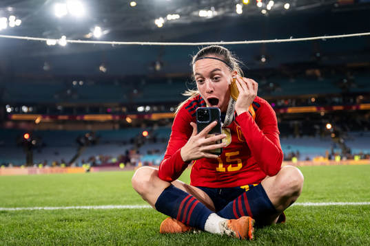 Eva Navarro of Spain celebrates