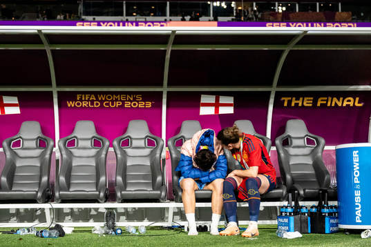 Lucy Bronze of England and Ona Batlle of Spain