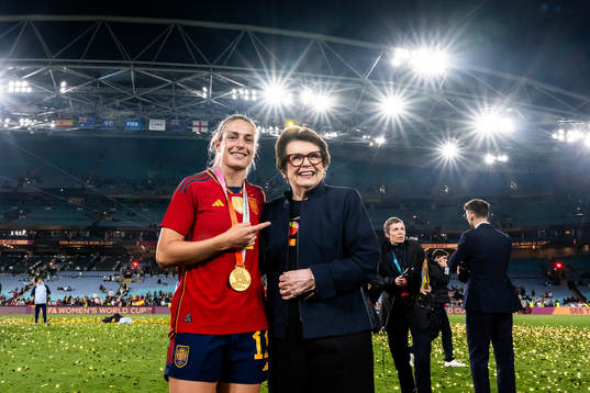 Alexia Putellas of Spain with Billie Jean King