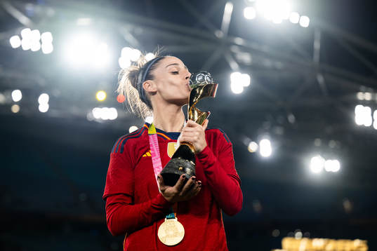 Esther Gonzalez of Spain celebates with the trophy