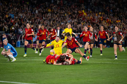 Enith Salon and Alba Redondo of Spain celebrate with Teresa