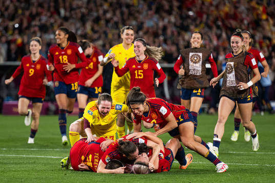 Enith Salon and Alba Redondo of Spain celebrate with Teresa