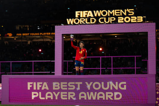 Salma Paralluelo of Spain poses with the FIFA Best Young