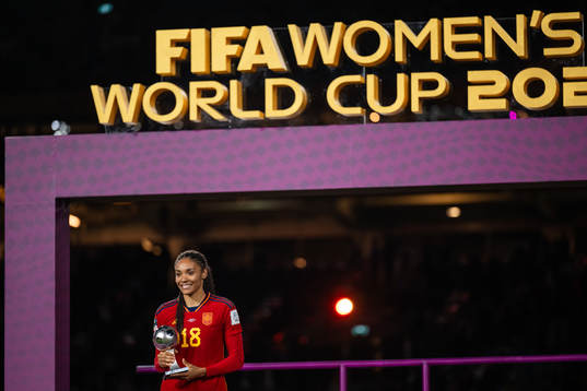 Salma Paralluelo of Spain poses with the FIFA Best Young