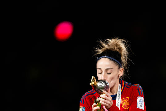 Esther Gonzalez of Spain celebrates and kiss the trophy at