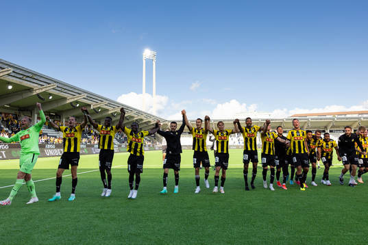 Häckens spelare jublar