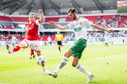 Kalmars Johan Karlsson och Hammarbys Adi Nalic