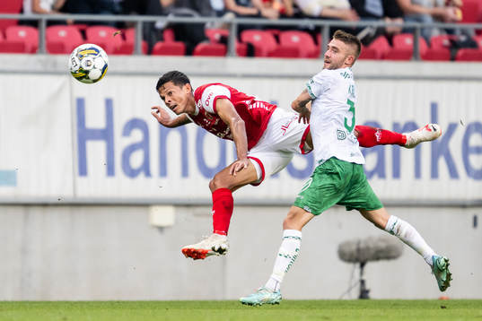 Kalmars Romario Pereira Sipiao och Hammarbys Anton Kralj