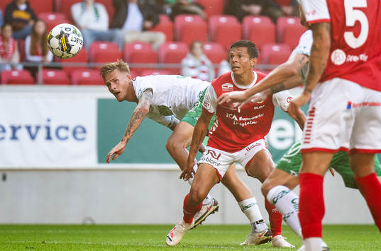 Hammarbys Fredrik Hammar och Kalmars Romario Pereira Sipiao