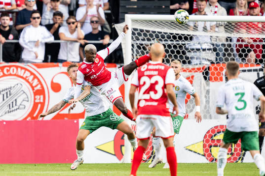 Hammarbys Fredrik Hammar och Kalmars Nahom Girmai Netabay