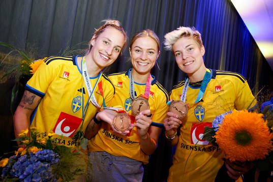 Nathalie Björn, Fridolina Rolfö and Lina Hurtig of Sweden