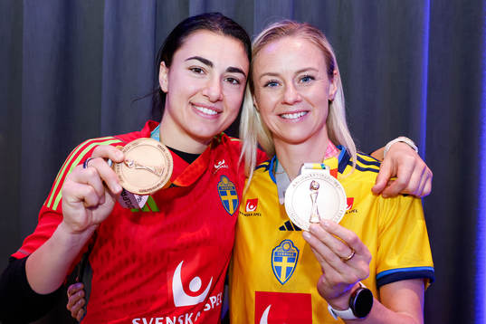 Goalkeeper Zecira Musovic and Amanda Ilestedt of Sweden