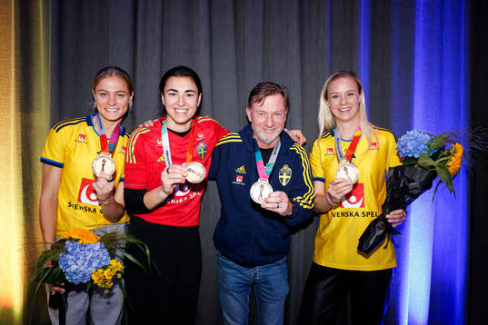 Fridolina Rolfö, Zecira Musovic, head coach Peter