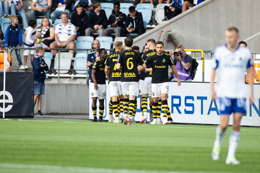 AIKs Rui Modesto jublar med lagkamrater
