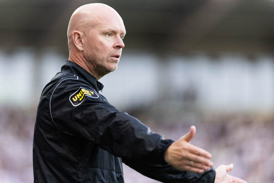 AIKs tränare Henning Berg reagerar