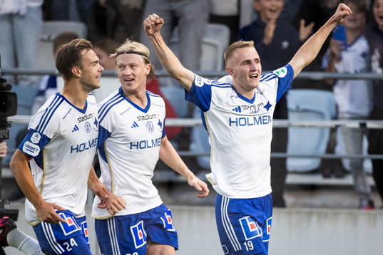 IFK Norrköpings Victor Stange Lind jublar med Anton