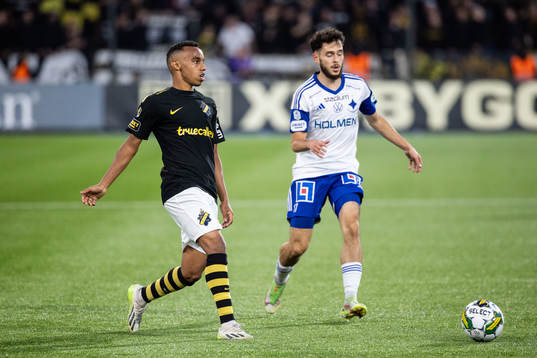 AIKs Bilal Hussein och IFK Norrköpings Laorent Shabani